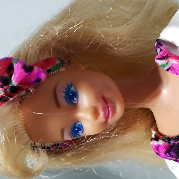 Vintage Rollerblade Flicker 'n Flash Barbie - Picture 4 of 16